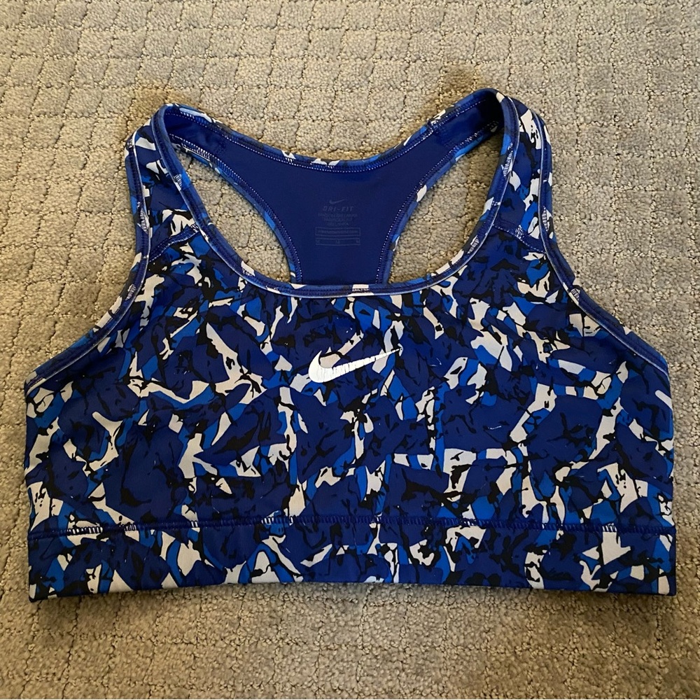 🦋4/$20 SALE - Blue patterned Nike sports bra